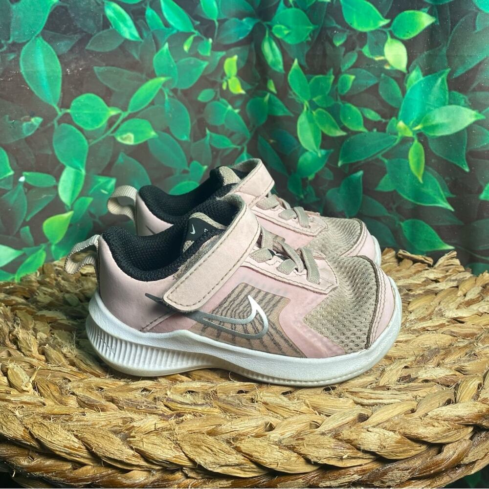Nike downshifter pink silver strap 6c